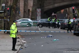 Auto rijdt in op voetgangers in Britse stad Derby