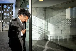 Ali B ontwijkt pers voor begin derde zittingsdag zedenzaak