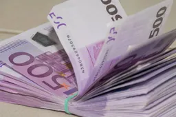 Paniek bij DNB: Totale digitale black-out dreigt, contant geld opeens weer levensredder