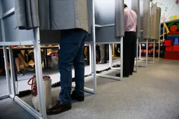 Totale chaos voor de verkiezingen: overheid blundert massaal met bezorging stempassen