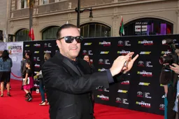 Ricky Gervais geeft woke Hollywood de middelvinger: weigert Oscars te presenteren met keiharde "Fck that!"