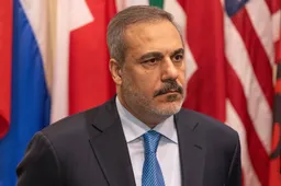 Turkse minister Hakan Fidan luidt de noodklok: strategie van Iran gaat falen, VS en Israël willen definitieve afrekening