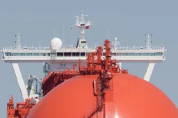 Totale paniek in Brussel: gasprijs explodeert met 30% na sluiting Qatar, EU moet weer bedelen bij Rusland