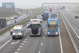 Helden van de snelweg: vrachtwagenchauffeurs leggen Afsluitdijk en A4 plat tegen onbetaalbare brandstof