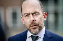 Dictatuur in Den Haag: asielminister trekt de dwangkaart voor weigerende gemeenten