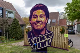 Ontroerend: Dappere Martijn Krabbé viert Koningsdag en deelt prachtige foto met Ajax-icoon Sjaak Swart