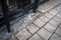 Politie onderzoekt explosie Nijkerk en zoekt in zwart geklede man