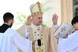 Paus roept wereldleiders in paasboodschap op voor vrede te kiezen