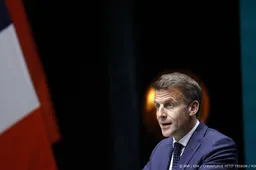 Macron: Fransen die vastzaten in Iran zijn onderweg naar huis