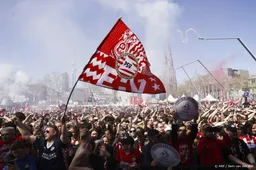 Selectie PSV op Stadhuisplein voor huldiging