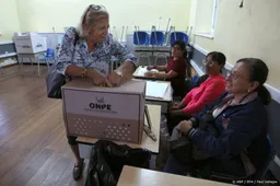 Aantal stembureaus in Peru maandag opnieuw open na vertragingen