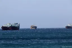 Schepen beschoten in de Straat van Hormuz