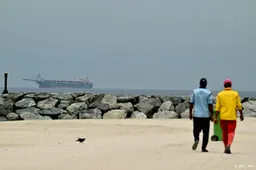 Iran: elk schip in Straat van Hormuz is doelwit