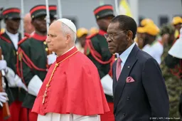 Paus Leo herdenkt voorganger Franciscus, een jaar na overlijden