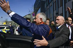 Man gooit vloeistof naar ex-kroonprins Iran in Berlijn