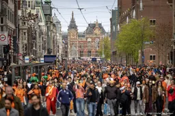 Koningsdag Amsterdam verloopt vooralsnog zonder excessen