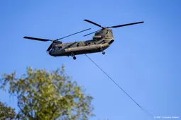 Luchtmacht breidt inzet bij brand uit: vijf helikopters in actie