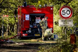 Brandweer moet op afstand brand 't Harde blussen door munitie