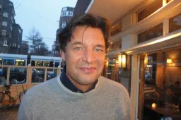 De trieste val van een Oranje-aangetrouwde: 'Alles wat ik bezit, past in één Action-tas'