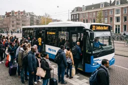 Halsema in de gordijnen: COA eist dat asielzoekers op asielschip gewoon de fiets pakken