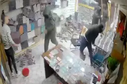 Schokkende beelden: Israëlische kolonisten slaan Palestijnse winkel op de Westelijke Jordaanoever aan gort