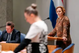 Van "Vaderdag" naar "Jij-dag"? Bizarre OCW-taalgids leidt tot keiharde kritiek