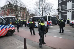 Meten met twee maten: Keihard politiegeweld tegen bezorgde burgers in Loosdrecht, terwijl XR vrij spel krijgt