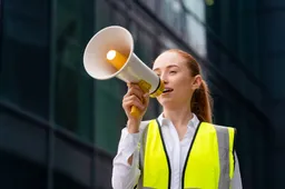 Haagse elite lacht, voetvolk bloedt: massale staking legt Tweede Kamer volledig plat na bizarre nullijn