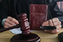 Megaklap tegen de digitale onderwereld: politie rolt gigantisch netwerk met valse paspoorten op