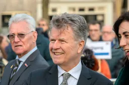 D66 toont ware, open-grenzen gezicht en saboteert strenge asielwetten in Eerste Kamer