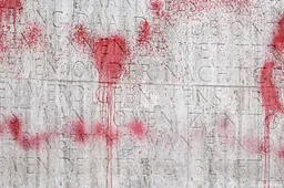 Kamer en kabinet boos over bekladding Nationaal Monument
