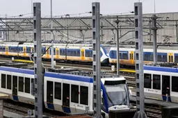 Treinverkeer Den Haag Centraal stil om demonstranten op spoor