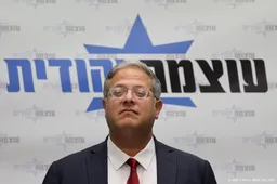 Israëlische minister deelt beelden geboeide flotilla-activisten