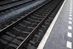 Man in rolstoel die overleed slachtoffer aanzuiging trein