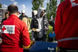 Vier tenten Rode Kruis neergezet voor aanmeldcentrum Ter Apel