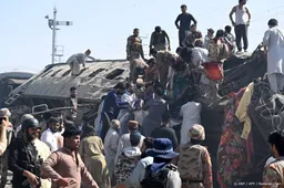 Veel slachtoffers door aanslag op trein in zuidwesten Pakistan