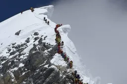 Amerikaan claimt recordsnelle beklimming van Mount Everest