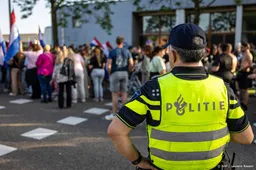 Twee aanhoudingen in Uithoorn bij demonstraties rond komst azc