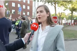 Geweldige actie: Lidewij de Vos (FVD) steekt protesterende inwoners Loosdrecht hart onder de riem