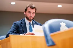 Thierry Baudet woest op laffe politie na extreemlinkse terreur XR