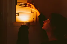 Totale stroompaniek in Nederland: Klimaatwaanzin ontregelt elektriciteitsnet, huishoudens hamsteren massaal stroomaansluitingen