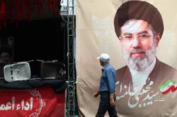 Opperste leider Iran waarschuwt voor verdeeldheid na oorlog