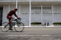Kennedy Center laat naam Trump verwijderen