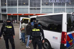 Demonstranten met complotteksten weggestuurd rond optreden Ye
