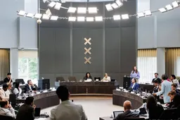 Meerderheid raad Amsterdam stemt voor coalitieakkoord PRO en D66