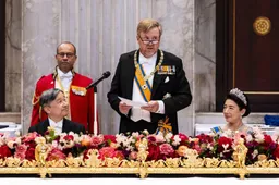 Koning erkent oorlogsleed tijdens diner met Japanse keizer