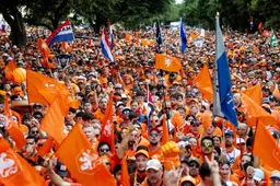 Ruim 15.000 Oranjefans in optocht naar stadion in Houston