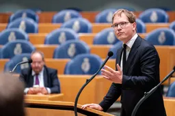 Pepijn van Houwelingen (FVD) onthult Brusselse wettenlawine: Kabinet tekent alles blindelings bij