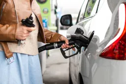 Benzine lijkt te dalen, maar juich niet te vroeg: tanken blijft peperduur