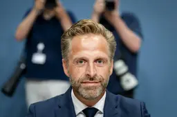Hugo de Jonge heeft nergens spijt van: bezoekverbod ‘onvermijdelijk’ en coronacensuur ‘belangrijk’